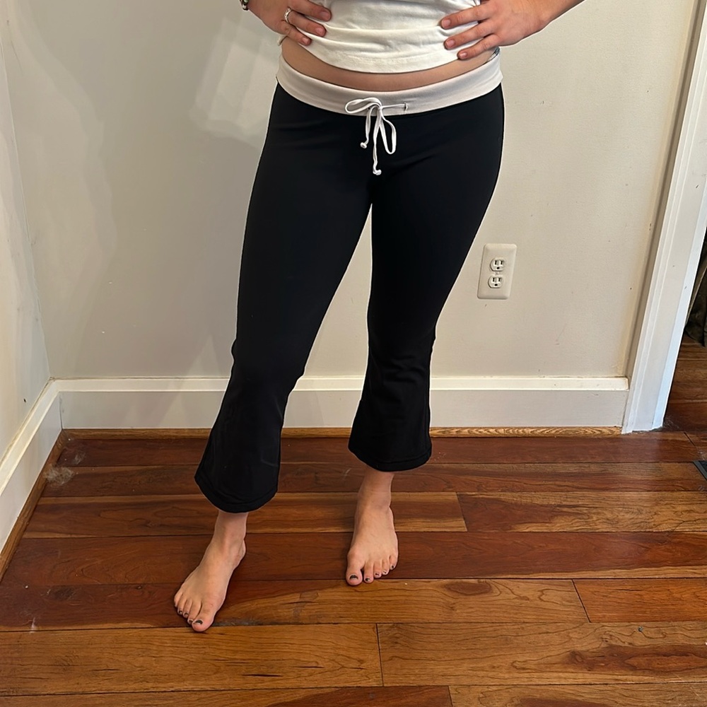 white and black lulu capris